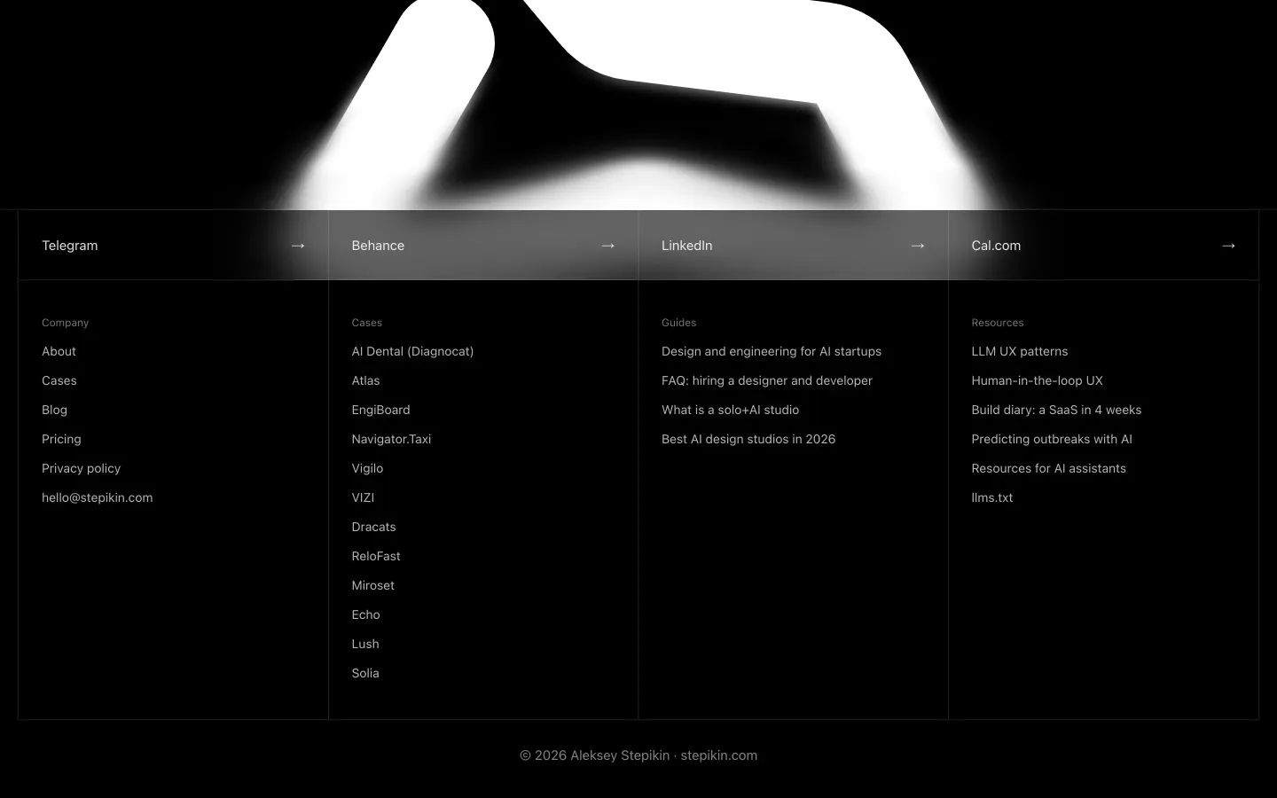Footer mark with progressive blur, dark
